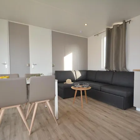 Mobil-home Jullouville, 4 Pieces, 6 Personnes - Fr-1-361a-64 *